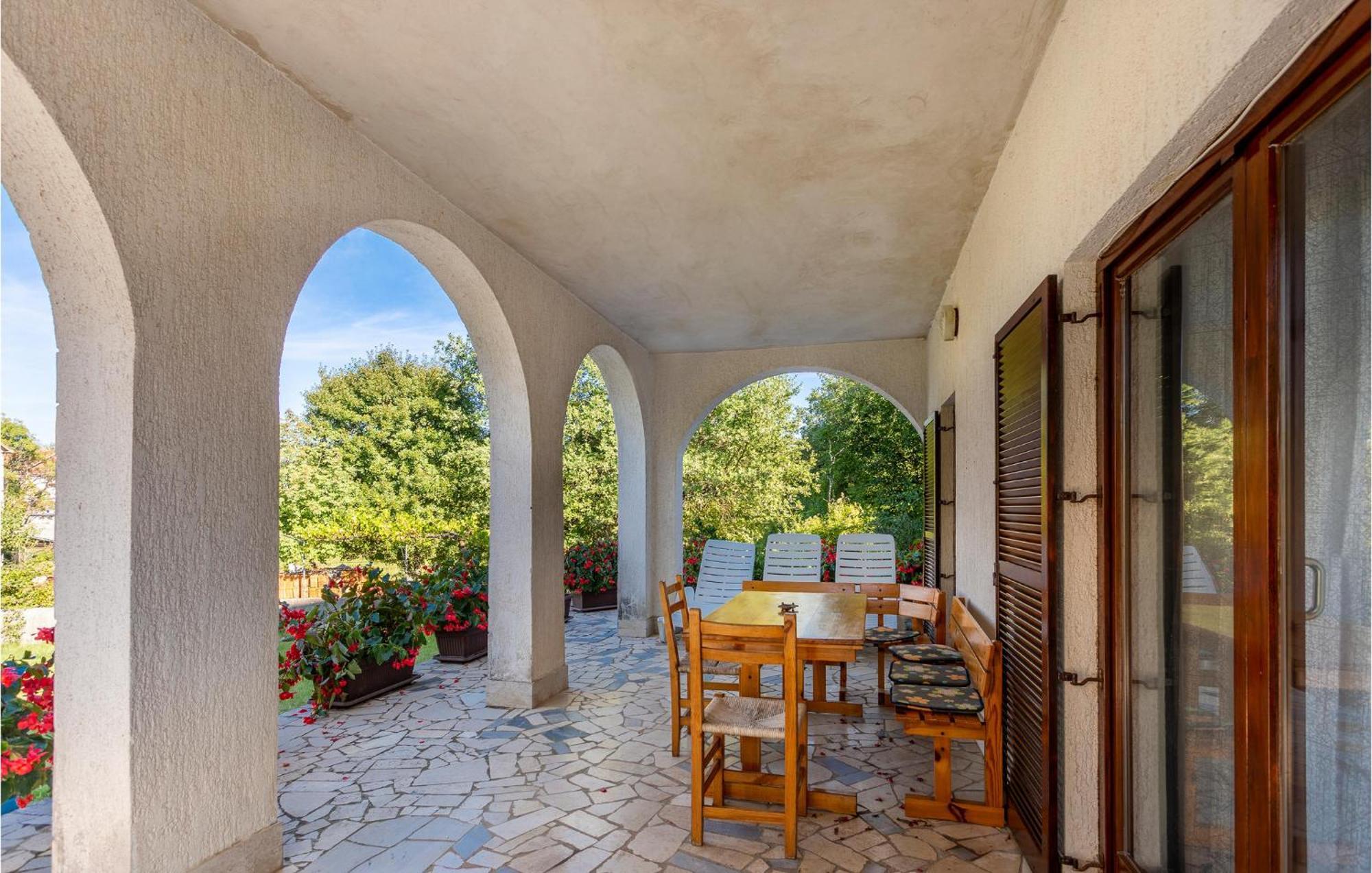 Beautiful Apartment In Malinska With Wifi Exterior foto